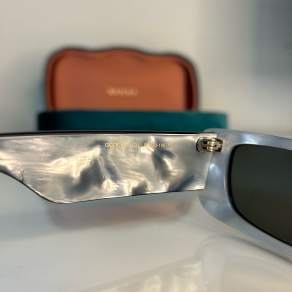 Gucci 52mm Slim Rectangular Sunglasses in Black with Pearl Interior- GG0516S 001 - Picture 11 of 11